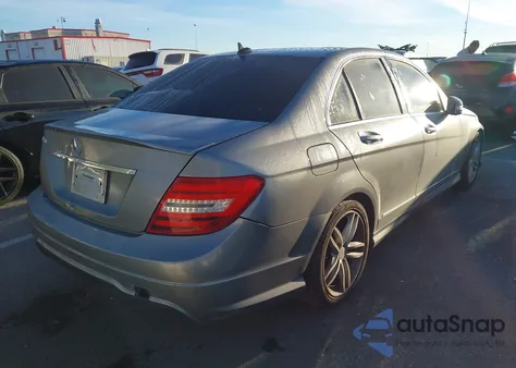 2013 Mercedes-Benz C 250 Sport из США, поврежденный, VIN WDDGF4HB9DA782704